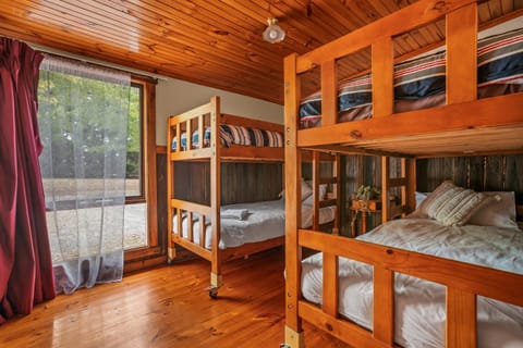 Bed, Photo of the whole room, Bedroom, bunk bed, towels