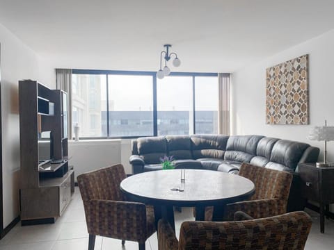 Penthouse en piso alto con vista al río, Guayaquil + PARQUEO Appartement in Guayaquil