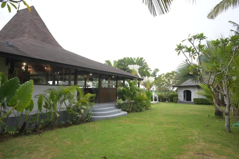 Casa Z - Nyanyi Villa with Private Pool and Rice field View Villa in Kediri