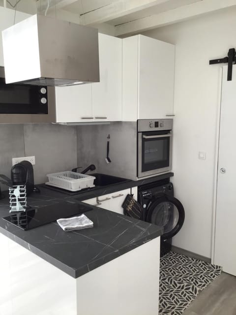 Kitchen or kitchenette, minibar, pet friendly, stove, toaster