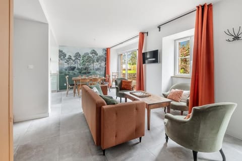 TV and multimedia, Living room, Seating area