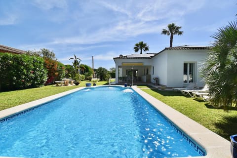 Dining area, Swimming pool