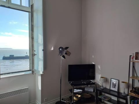 Cap Lihou Apartment in Granville