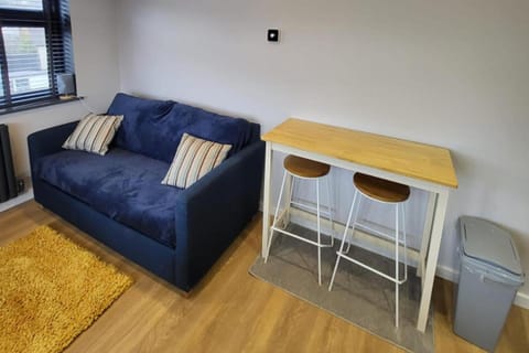 Town Centre Modern 1 Bed self-contained Apartment Apartamento in Newbury