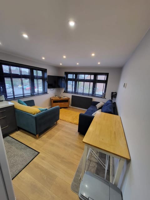 Town Centre Modern 1 Bed self-contained Apartment Appartement in Newbury