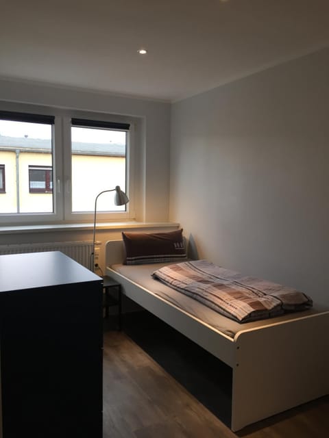 Einzelzimmer mit Bad HG 3 Vacation rental in Zwickau