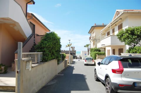 Property building, Neighbourhood, Sea view, Street view, Location