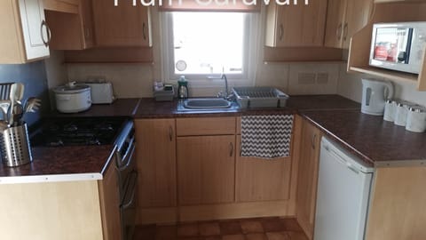 Kitchen or kitchenette, minibar, pet friendly, stove