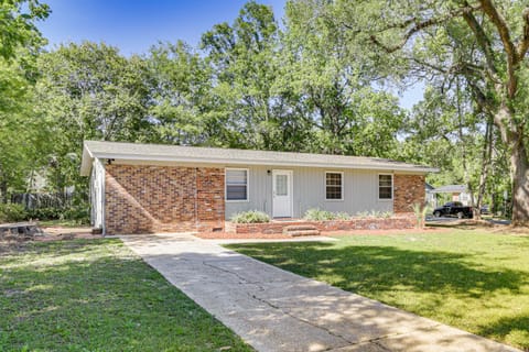 Tallahassee Home with Yard Less Than 2 Mi to FSU Campus House in Tallahassee