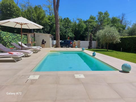 Garden view, Pool view, Swimming pool, sunbed