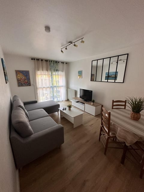 TV and multimedia, Balcony/Terrace, Living room, Dining area