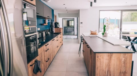 Kitchen or kitchenette, Living room