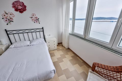 Bed, Bedroom, Sea view