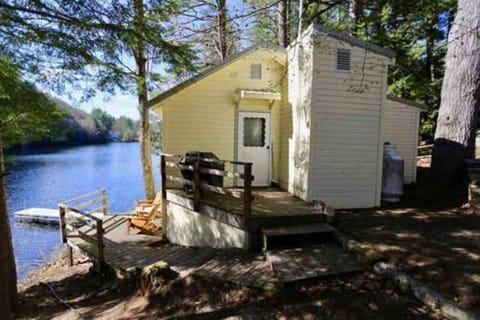 Hobie's Landing - Blissful lake side cottage - On Lake Winona House in Center Harbor