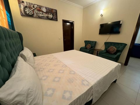 Holidazzle Villa Bed and Breakfast in Karachi