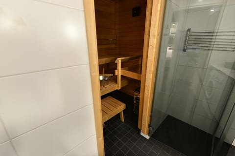 Bathroom, Spa and wellness centre/facilities