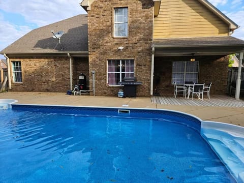 Spacious, State Line, Private Pool with king Beds House in Olive Branch