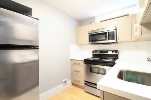 2 bdr QE/Riley Park Cambie/Main by Canada Line Maison in Vancouver