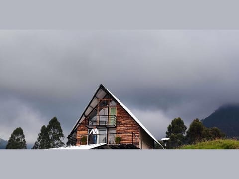 Property building, Day, Natural landscape, Balcony/Terrace, Mountain view