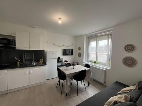 Le flowers cottage 30m² 4 personnes Condo in Villeneuve-d'Ascq