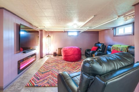 Colorful Roanoke Vacation Rental with Hot Tub! House in Roanoke