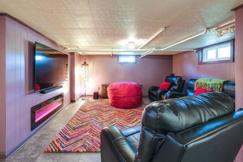 Colorful Roanoke Vacation Rental with Hot Tub! House in Roanoke
