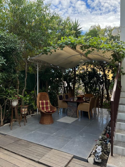 Garden, Dining area