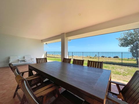 Seahaven - Toogoom- Beachfront- 3BR- Aircon- Not Pet Friendly House in Toogoom