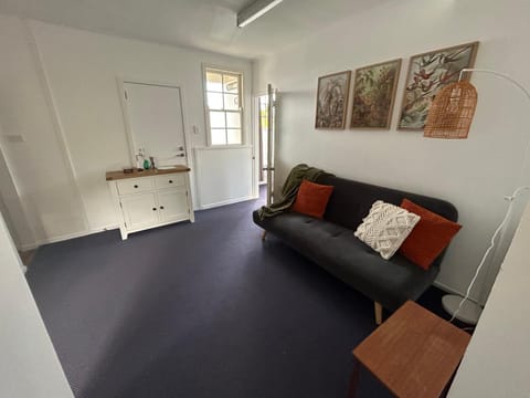 2 Bedroom Private Guesthouse in Korokoro Apartment in Lower Hutt