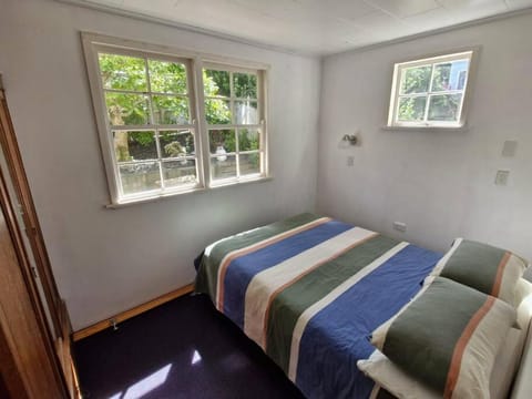 2 Bedroom Private Guesthouse in Korokoro Condo in Lower Hutt