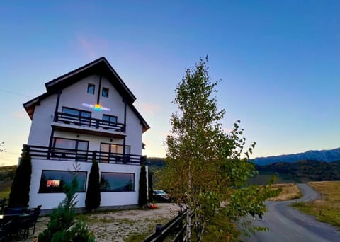 Property building, Day, Natural landscape, Mountain view