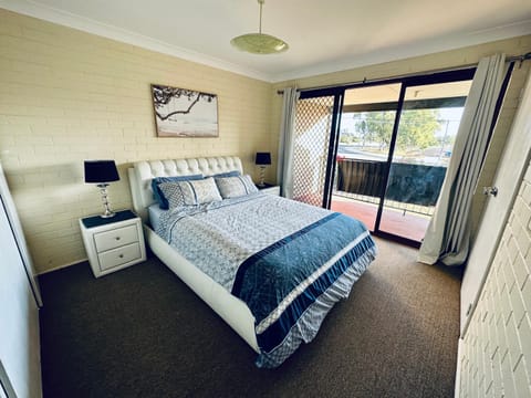 Cozy and Relaxed 2 Bedroom Condo in Geraldton