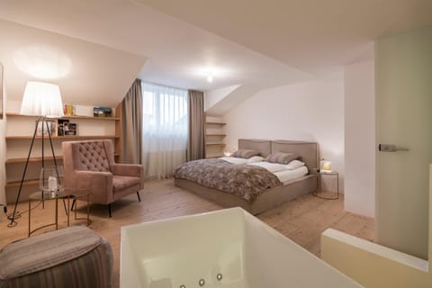 Seating area, Bedroom
