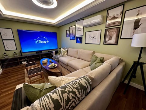 TV and multimedia, Living room, Seating area