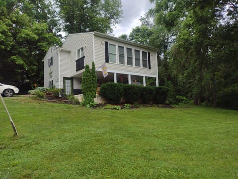 Riverside Serenity- A Picturesque Retreat cottage Casa in Shenandoah