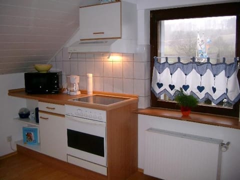 Kitchen or kitchenette, pet friendly, stove