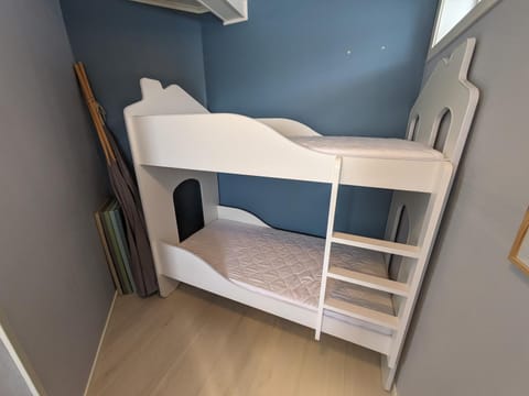 cot, bunk bed