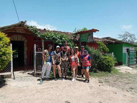 Facade/entrance, group of guests