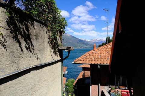 Balcony/Terrace, Lake view