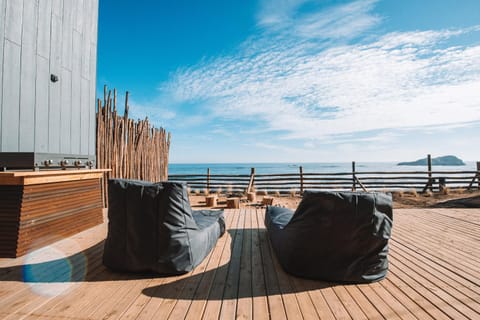 Natural landscape, View (from property/room), Balcony/Terrace, Seating area, Sea view