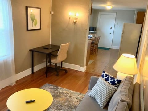 The House Hotels- Lark #4 - Centrally Located in Lakewood - 10 Minutes to Downtown Attractions Eigentumswohnung in Lakewood