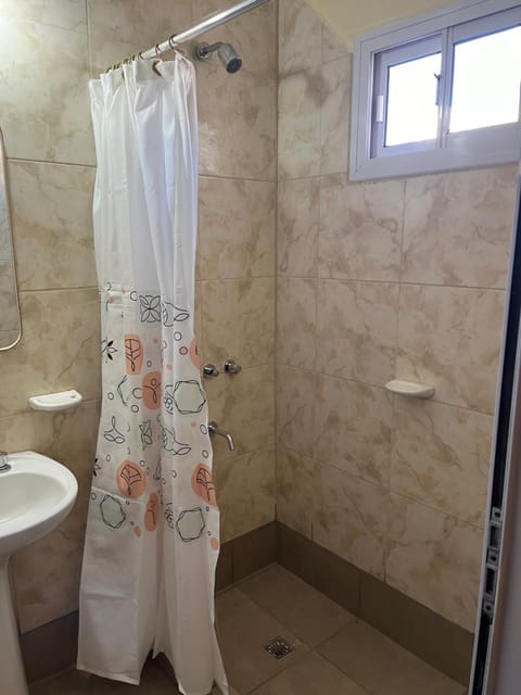 Shower, Toilet