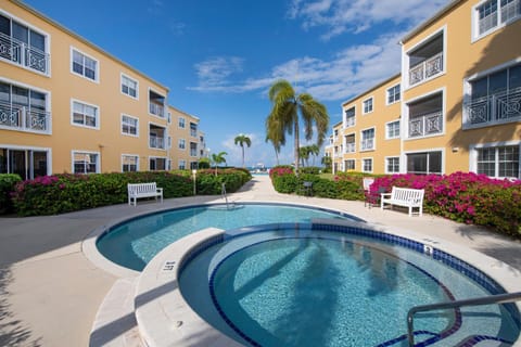 Property building, Day, Garden, Garden view, Pool view, Swimming pool, sunbed