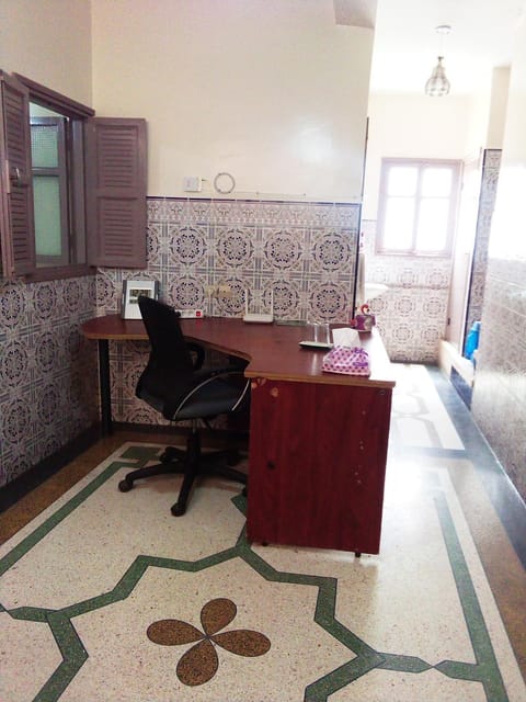 Private Room with Shared Toilet and Shower Near Host, Close to Agadir Al Massira Airport - Ideal for Relaxation and Exploration Hostel in Souss-Massa