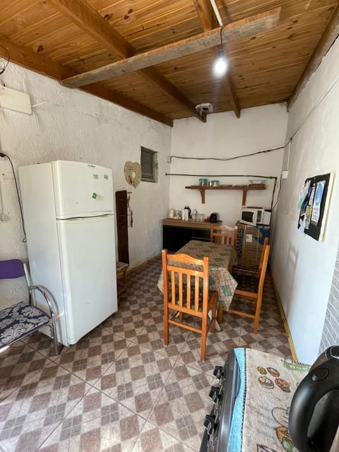 Kitchen or kitchenette, Dining area, oven