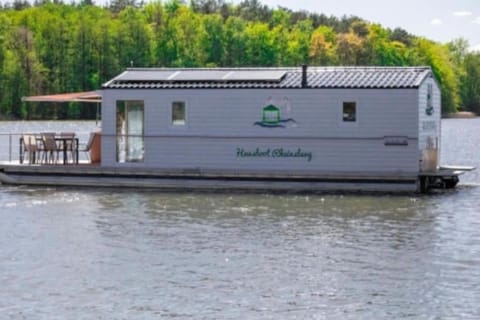 Hausboot Arielle Angelegtes Boot in Rheinsberg