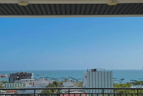 Ami Mountain Sea DaNang Cozy - Large Balcony, Sea View, Large Windows Apartment in Da Nang