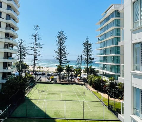 Burleigh Beach - Steps away from the Sand Apartment in Burleigh Heads