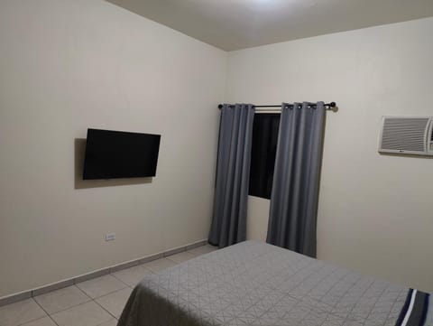 TV and multimedia, Photo of the whole room, Bedroom