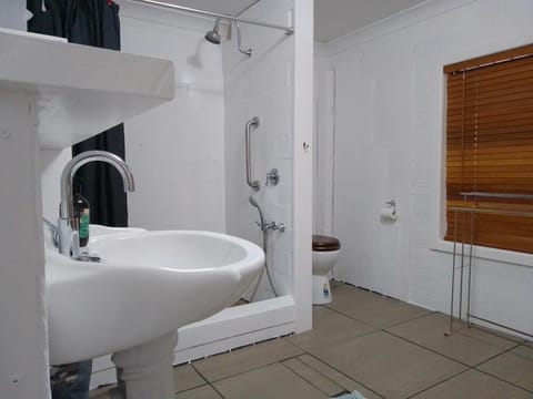 1 queen bed private bathroom own entrance Vacation rental in Central Coast